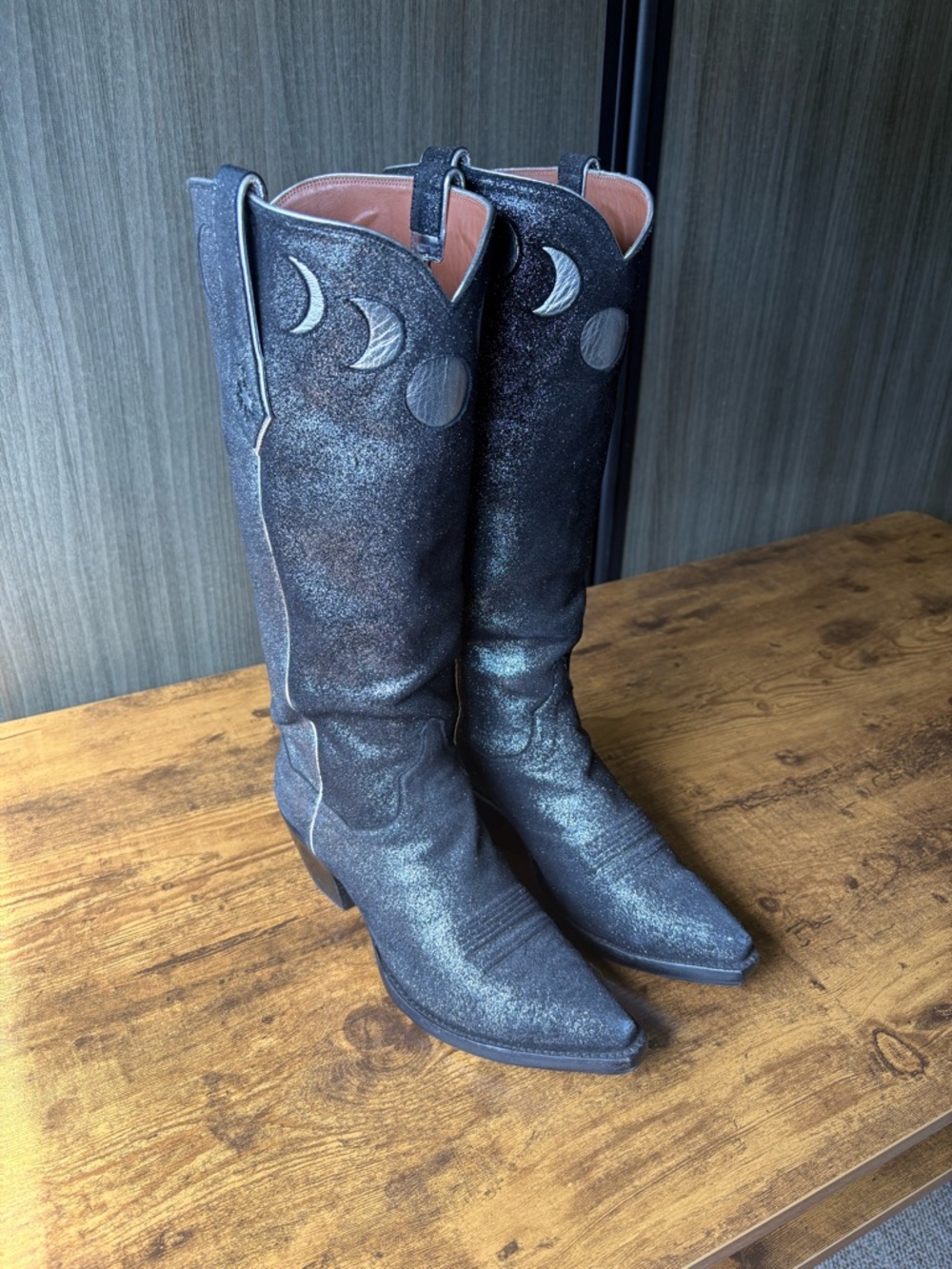 Black Sparkle Moon Phase Women’s Heeled Boots size 9.5